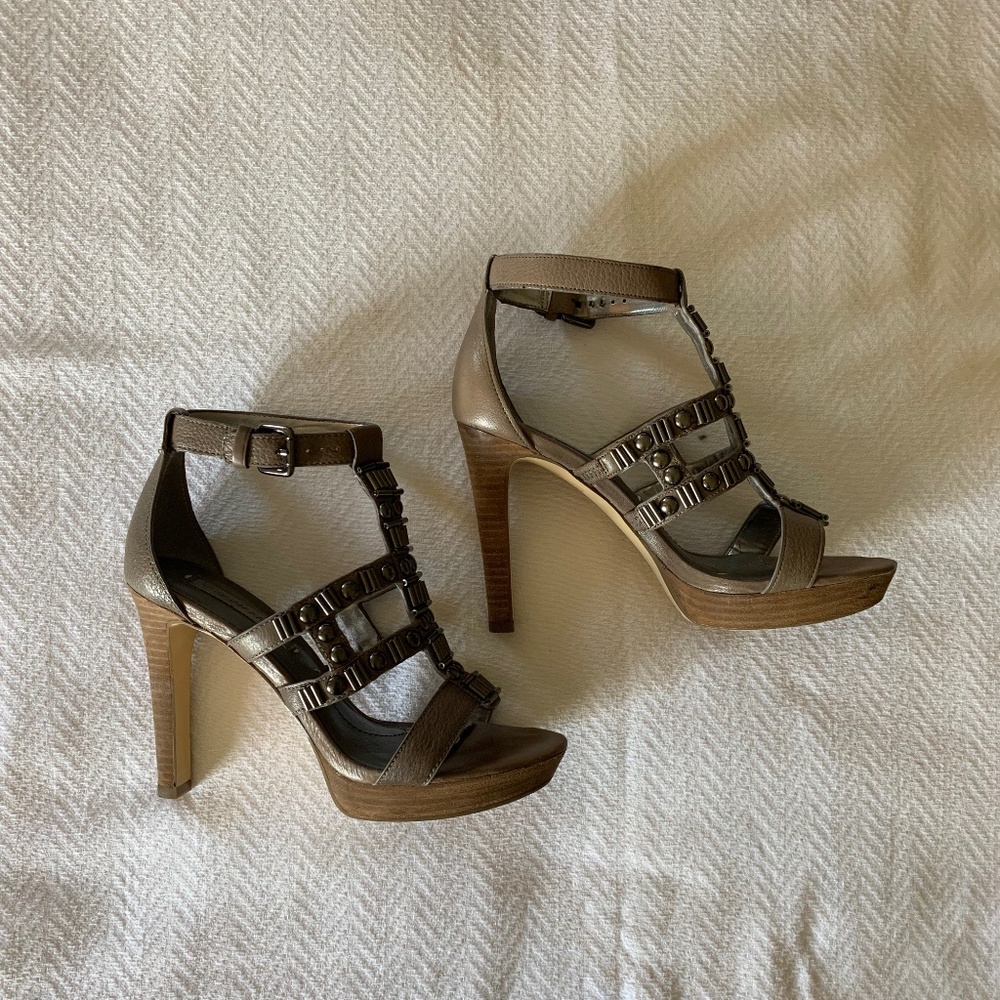 BCBGMaxazria Grey/Stone Leather Platform Heels, size 6.5